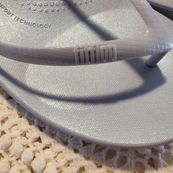 FitFlop Sandals Womens Size 9 Lilac Microwobbleboard Flip Flops Comfort Shoes - Picture 3 of 6